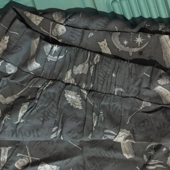 New Torrid Size 1 (14/16) Disney Hocus Pocus Mini Challis Button Front Skirt NWT - Picture 13 of 14